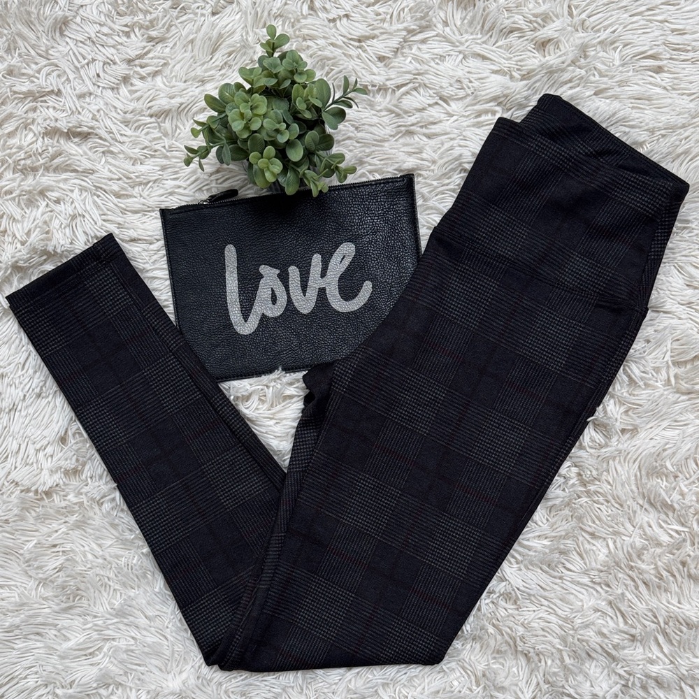 Zenana Plaid Leggings NWOT 💗 Black Charcoal & Burgundy